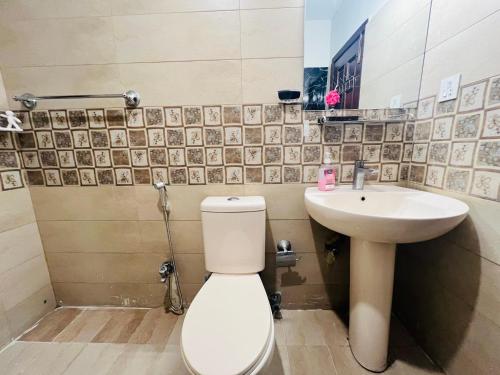 Luxe and Family-friendly 2BHK - image 11
