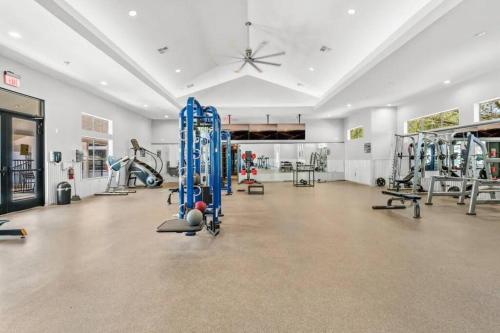 6 min to DT~pool~free parking~2king bed & 2bath in Austin, USA