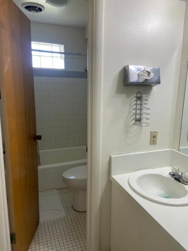 Hastings Express Inn - image 14