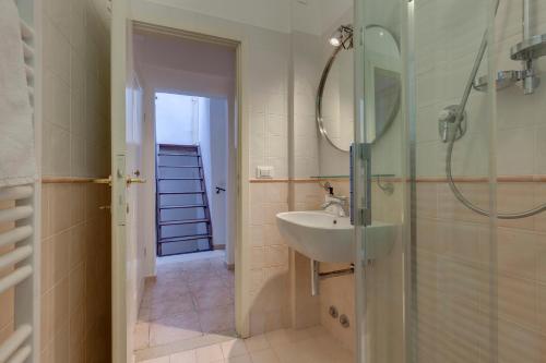 Ardiglione Apartment by Mamo Florence - image 3