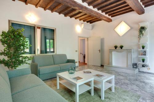 Ardiglione Apartment by Mamo Florence, Florenz