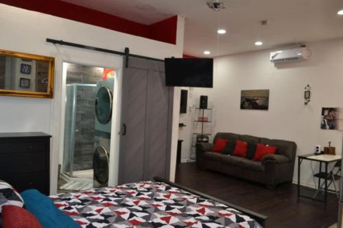 COZY HIDDEN APARTMENT RooM #5 in Dallas, USA