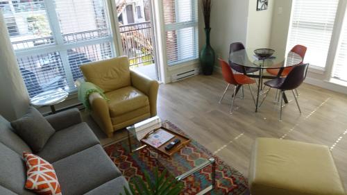 Funky One Bedroom In The Cityzen Residences in Victoria, Canada