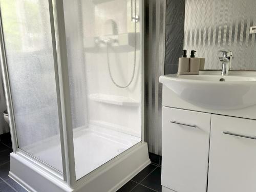 Zuhanyzó, Mini Apartment mit Garten und Küche (Mini Apartment mit Garten und Kuche) in Karben