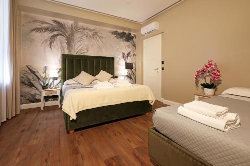 1 queen bed, 1 twin bed