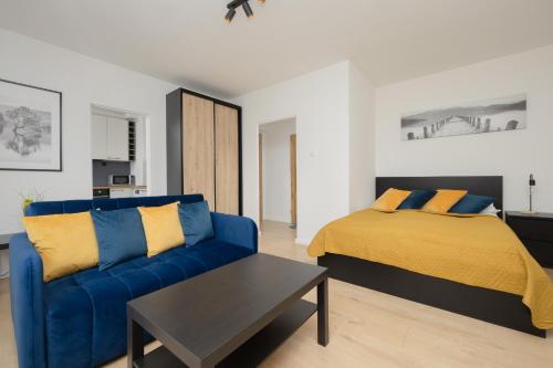 Bright Studio for 4 People in Warsaw by Noclegi Renters, Warschau