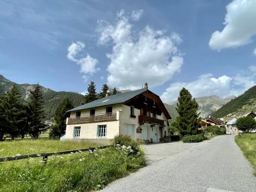 Gîte montagne 1 à 25 places "Chalet Coste Belle" - Location saisonnière - Ceillac