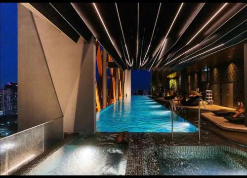 scarletz suites klcc by yatie - image 6