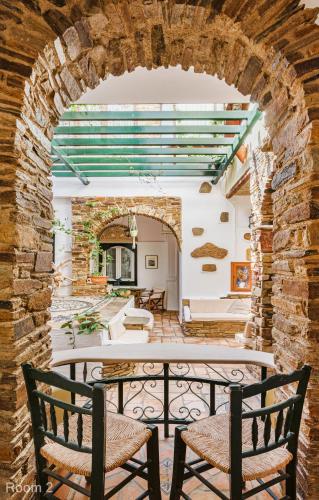 Fasiliteter, Voreades in Tinos