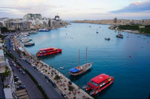 Penthouse -Centre of Sliema - Best View in Malta, Il-Gzira