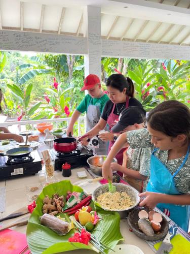 Anggrek Putih Homestay & Cooking Class