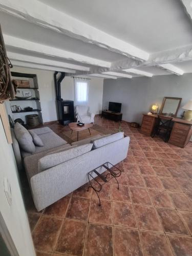 Koplietošanas atpūtas telpa ar TV, ENTRE VENTOUX ET LUBERON Chambre d'hôte (ENTRE VENTOUX ET LUBERON Chambre d'hote) in Sault (Provence-Alpes-Cote d'Azur)
