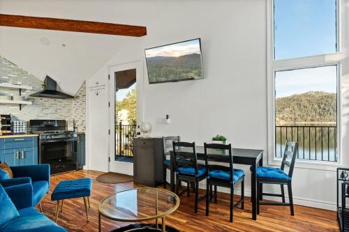 Off The Hook in Big Bear Lake in Big Bear Lake, USA