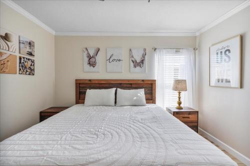 Saltwater Haven 3bd Dog Friendly with Bckyrd in Indian Harbour Beach, USA