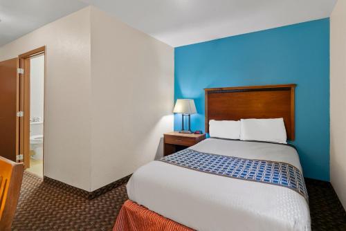 Americas Best Value Inn - Lincoln Airport - image 6