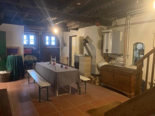 Kleine Einliegerwohnung oder Zimmer im Reetdachhaus in Sanktmargarētena