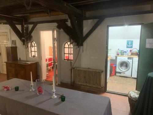 Kleine Einliegerwohnung oder Zimmer im Reetdachhaus in Sanktmargarētena
