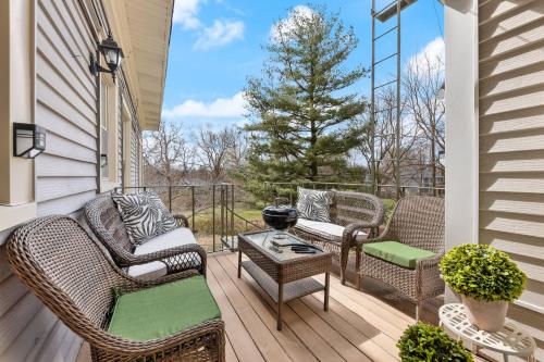 Facilities, Beautiful Condo - King Bed - Free Waffle Breakfast in Geneva (IL)