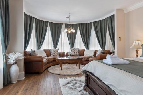 Facilities, Beautiful Condo - King Bed - Free Waffle Breakfast in Geneva (IL)