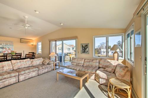 Narragansett Home-Deck Ocean Views and Beach Access - image 8