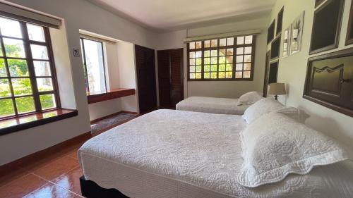 Twin Room image 10