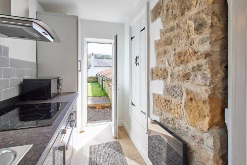 Konyha, Host & Stay - Rose Cottage in Thropton