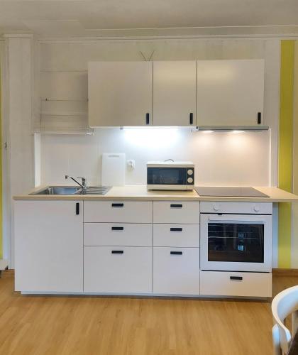 Villa LINNE - pok 2, 3 i 4-os, apartamenty z aneksami, WiFi, plaża 7min, centrum - 300m – Jastrzebia Gora, NY