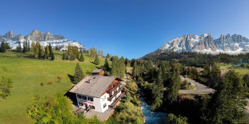 Carezza LAKE & RIVER Hotel - Accommodation - Carezza al Lago