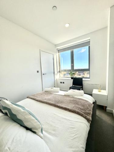 Fully Furnished 2 Bed 2 Bath City Centre Luxury Apartment - Free Parking - Pets Allowed