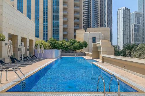 Frank Porter - Claren Tower - Dubai