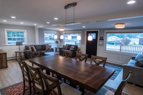 Massive Lake Tennanah Escape in Roscoe (NY)