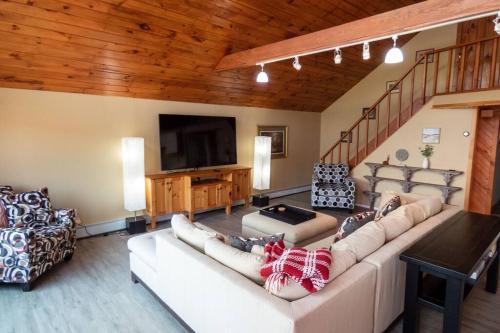 Massive Lake Tennanah Escape in Roscoe (NY)