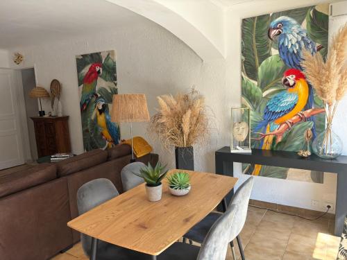 Logement cosy avec piscine ,parking et jardin