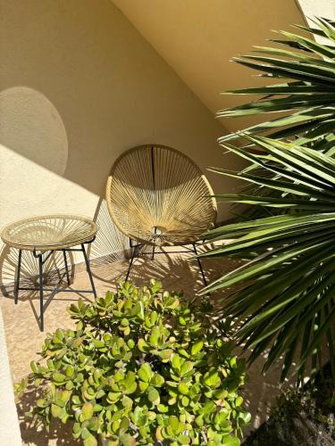 Logement cosy avec piscine ,parking et jardin