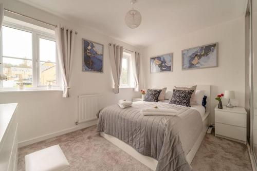 Stylish 3 Bed, 3 Bath, Garden & Drive for 2 cars gîte à louer Colne Railway Station