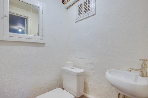 Charming Greenwich Escape Near Wooded Trails! Charming Greenwich Escape Near Wooded Trails!