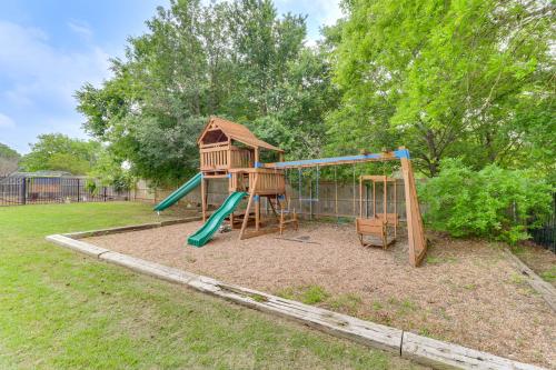 12 Mi to Dtwn Austin Guest Cottage with Pool Access in Manchaca