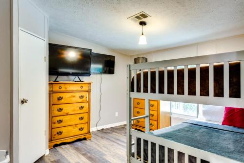 Pet-Friendly Palm City Home 14 Mi to Beach!