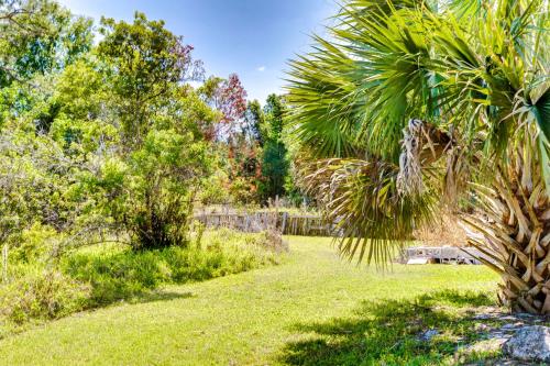 Pet-Friendly Palm City Home 14 Mi to Beach!