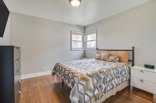 Quiet Home with Fenced Yard in Chicago!
