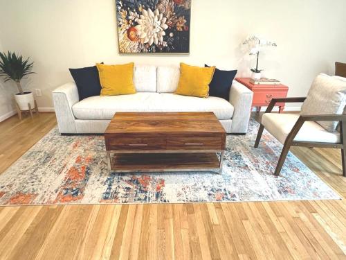 5 bedrooms with 4 Full Bath Fire Pit BBQ and Plush Amen on 1 2 acre, Silver Spring (foto 3)