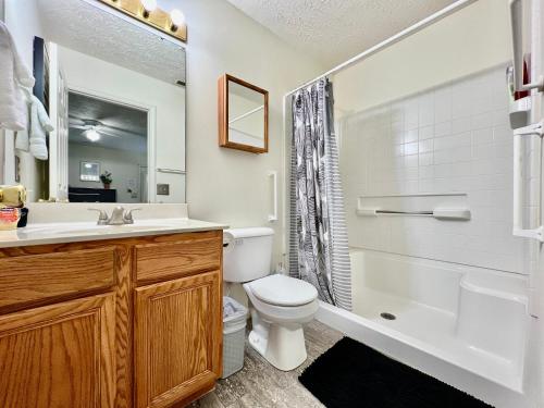 Franks Funky and Fashionable Furnished Home in Monroe, USA