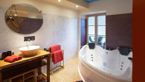 Karstais baseins, Domaine et chambres d'Hotes des Fees in Salins-les-Bains