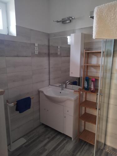 Gönyüi álom kuckó (Gonyui alom kucko) in Vitezitelek