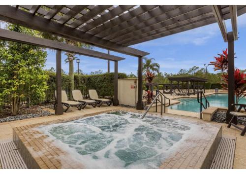 Florida Getaway - Renovated TownHome by Disney!