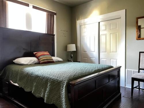 Private room in southern home in San Antonio, USA