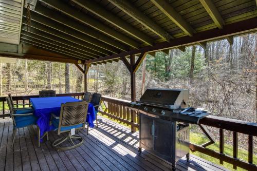 Cozy DuBois Home with Deck about 8 Mi to Treasure Lake! in دوبويز