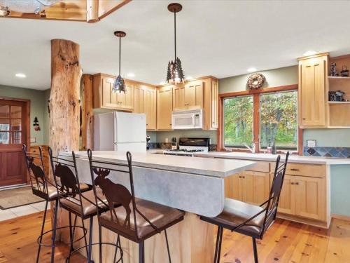 Winter Hideaway Lakeside Cabin Snowmobile in Crosslake (MN)