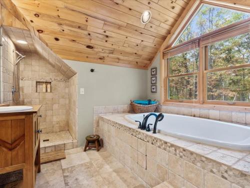 Winter Hideaway Lakeside Cabin Snowmobile in Crosslake (MN)