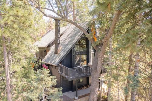 Sandalwood House A stunning Lake Arrowhead Cabin Luxe Design in Lake Arrowhead, USA